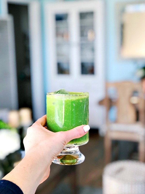 Addicting Paleo Green smoothie recipe! Perfect for a mid-week pick me up!