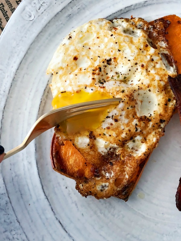 A savory, paleo breakfast for ever weekday! One pan sweet potato toast with bacon!