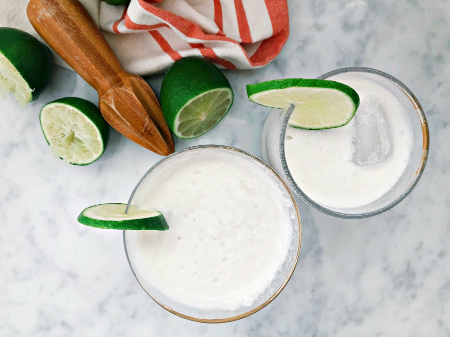 This summer paleo spritzer is perfect for anyone who wants a delicious and refreshing drink without all the added calories from sugar or alcohol!